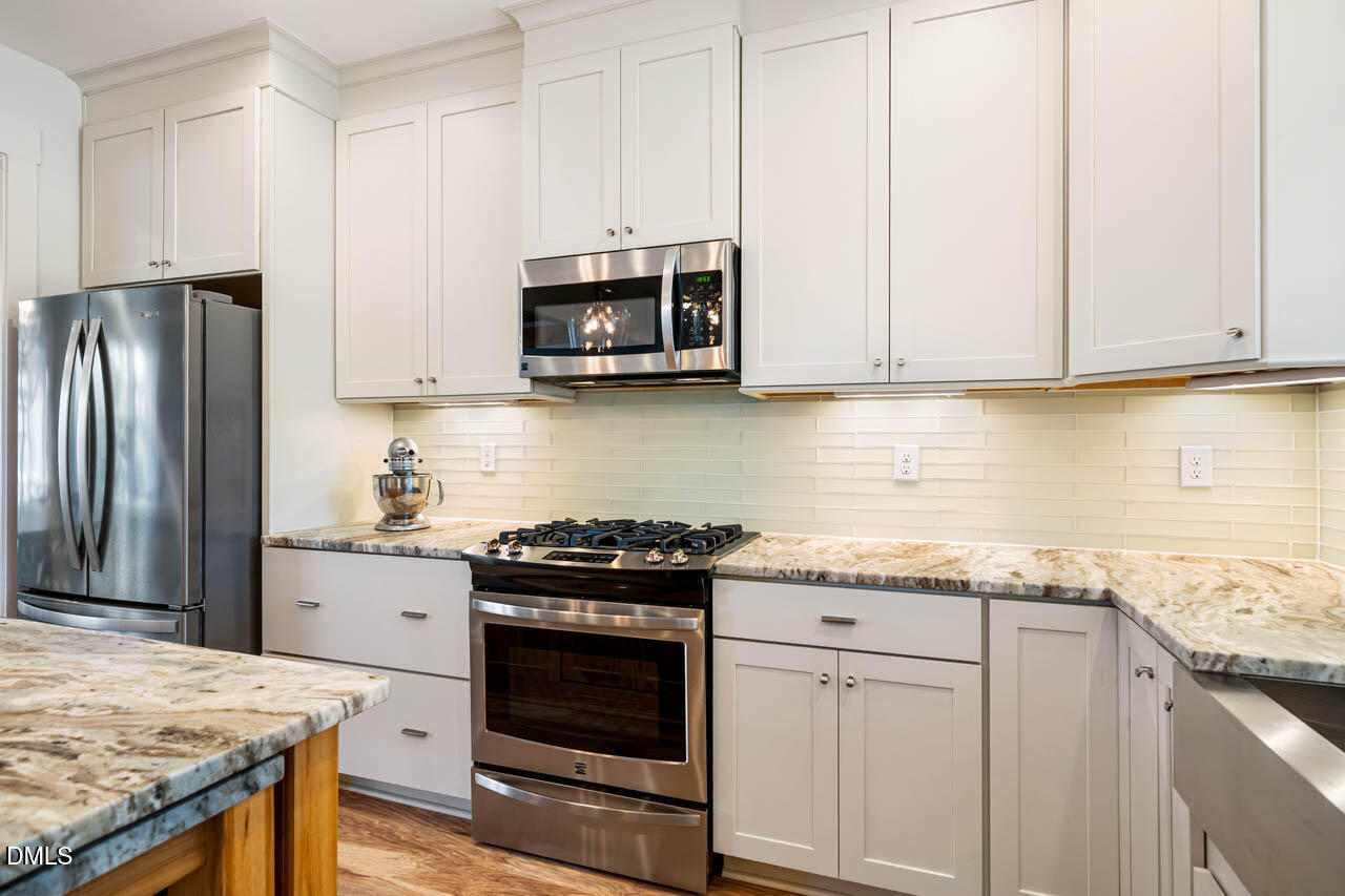 20 Cardinal Ridge Road Chapel Hill, NC 27516 - Photo 13 of 77 Stainless Steel Appliances