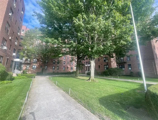 $329,000 | 2569 West 2nd Street, Unit 4F | Gravesend