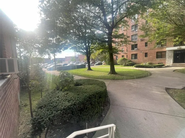 $329,000 | 2569 West 2nd Street, Unit 4F | Gravesend