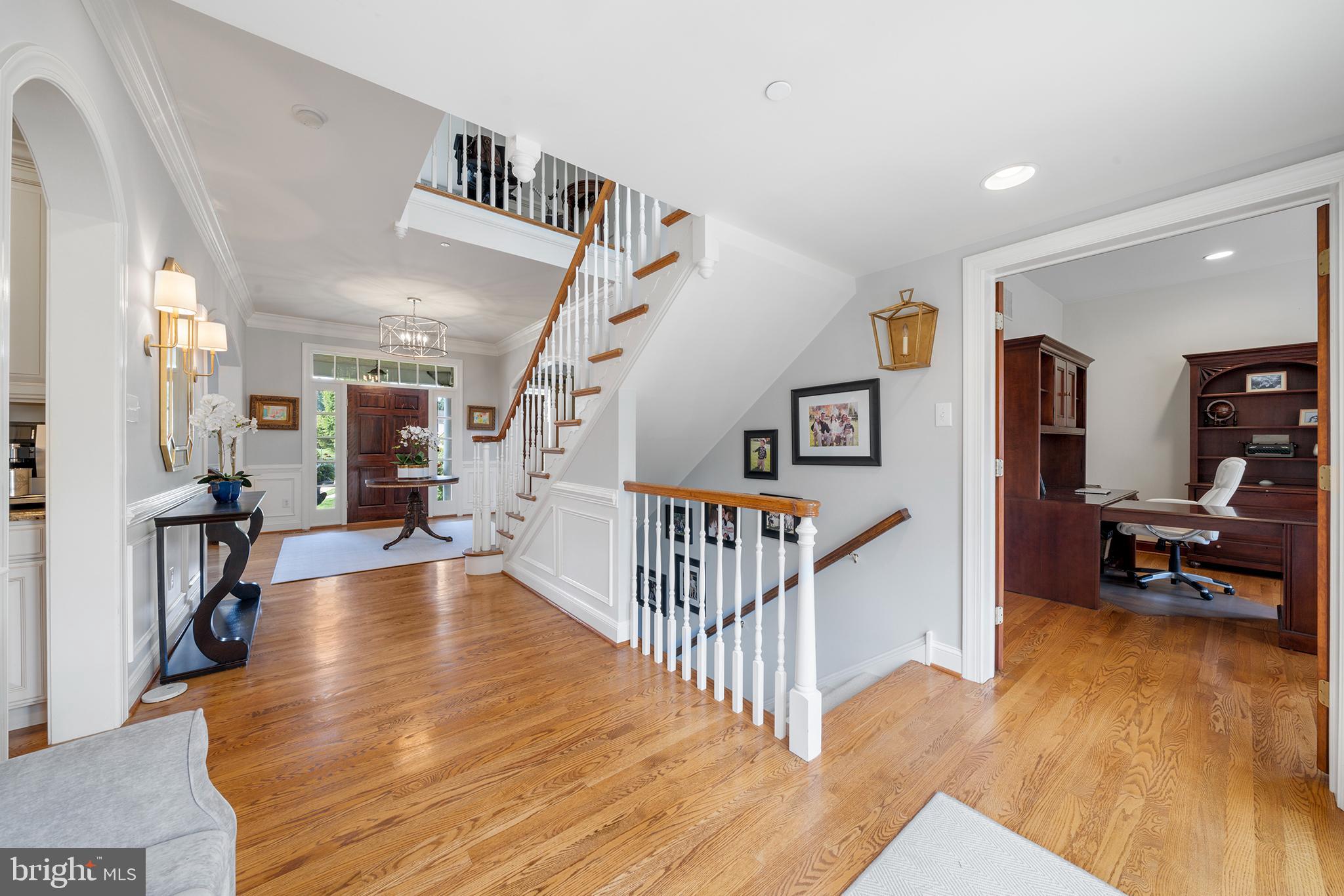 300 Trillium Lane Wayne, PA 19087 - Photo 16 of 52 FOYER/STAIRCASE