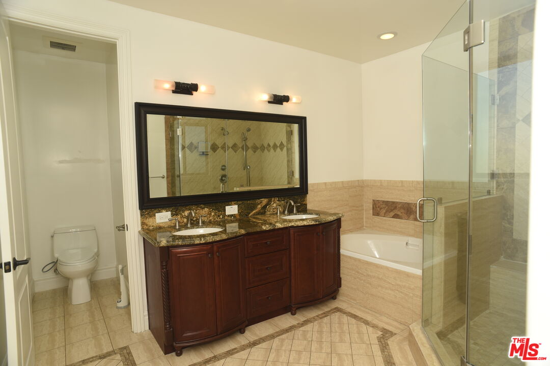 2005 Robinson Street, Unit B Redondo Beach, CA 90278 - Photo 15 of 29