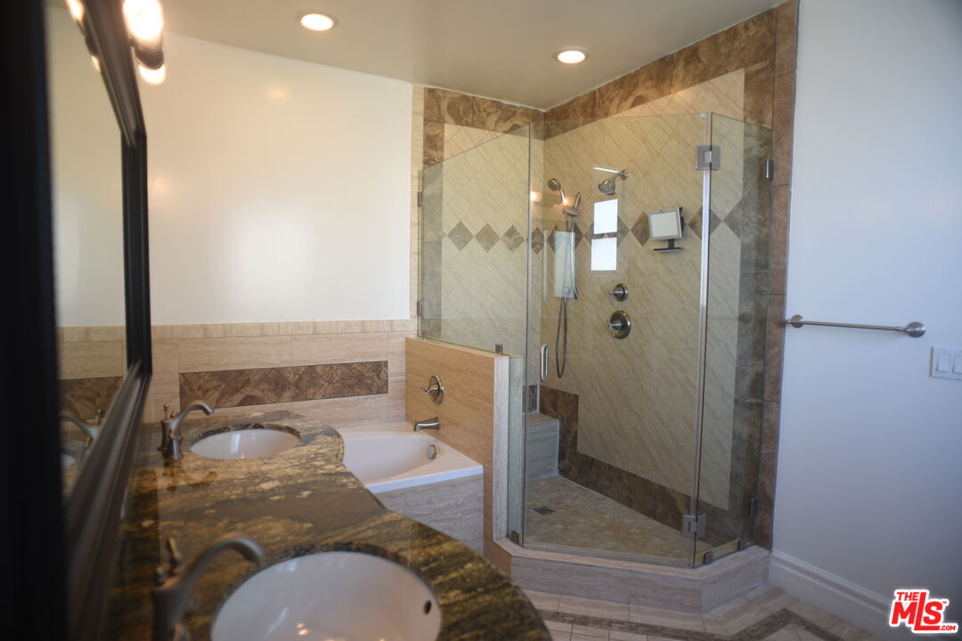 2005 Robinson Street, Unit B Redondo Beach, CA 90278 - Photo 16 of 29