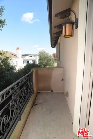 $6,950 | 2005 Robinson Street, Unit B, Redondo Beach, CA 90278