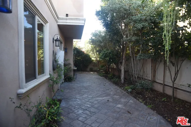 $6,950 | 2005 Robinson Street, Unit B, Redondo Beach, CA 90278