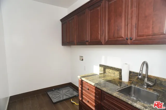 $6,950 | 2005 Robinson Street, Unit B, Redondo Beach, CA 90278