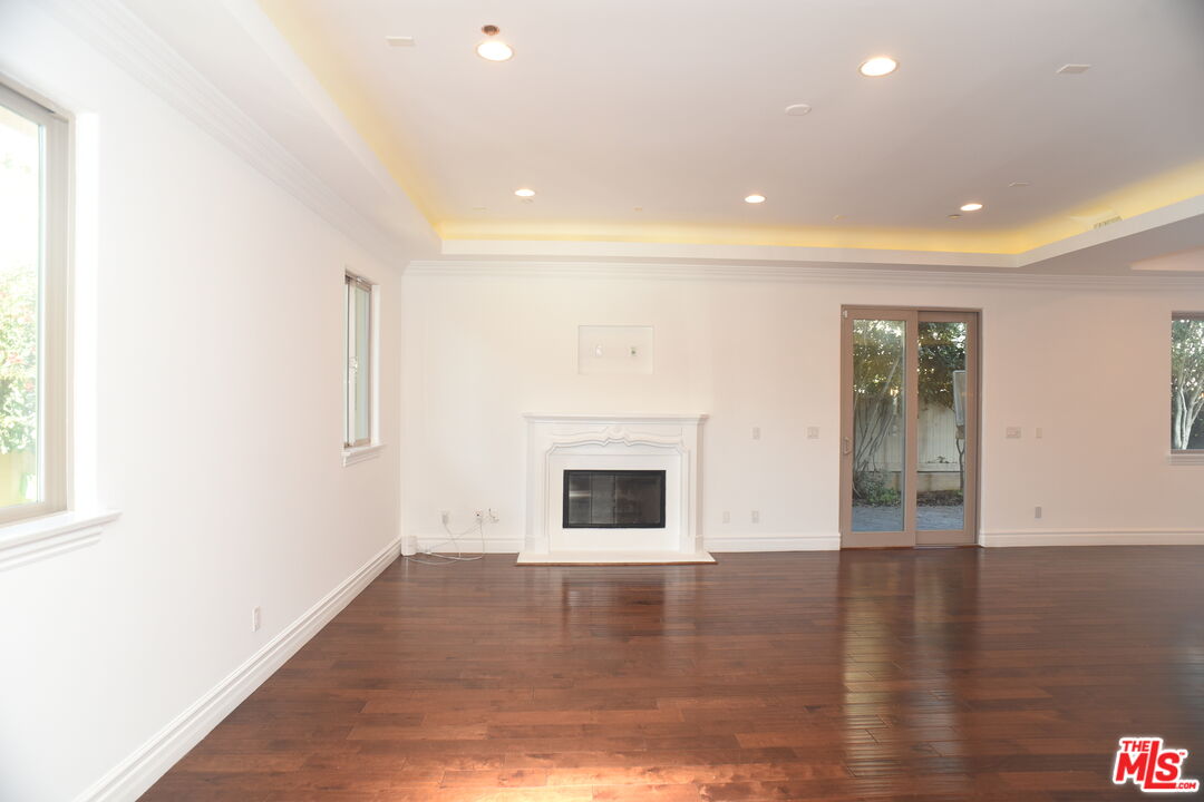 2005 Robinson Street, Unit B Redondo Beach, CA 90278 - Photo 3 of 29