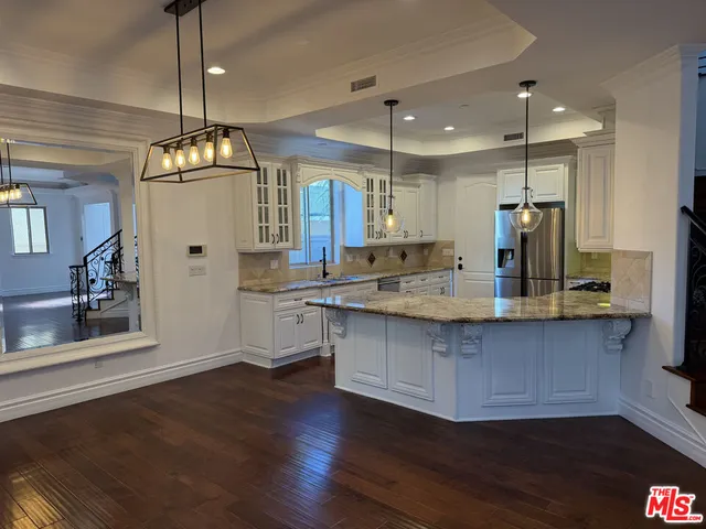 $6,950 | 2005 Robinson Street, Unit B, Redondo Beach, CA 90278