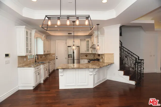 $6,950 | 2005 Robinson Street, Unit B, Redondo Beach, CA 90278