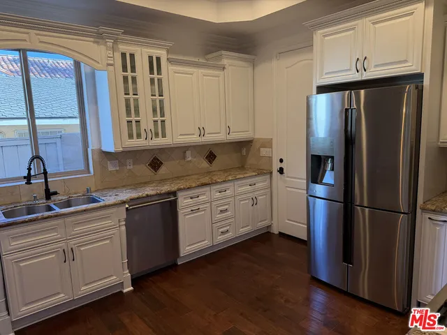 $6,950 | 2005 Robinson Street, Unit B, Redondo Beach, CA 90278