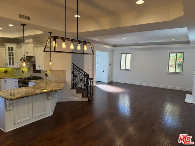 $6,950 | 2005 Robinson Street, Unit B, Redondo Beach, CA 90278