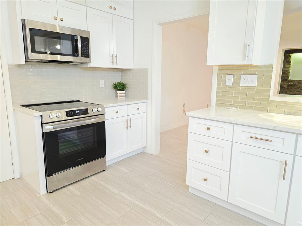 164 Pinewood Avenue Clearwater, FL 33765 - Photo 16 of 54