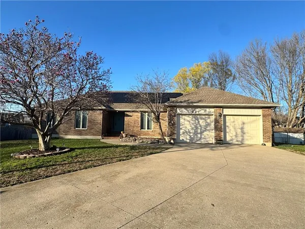 $409,900 | 607 Horseshoe Drive, Pleasant Hill, MO 64080