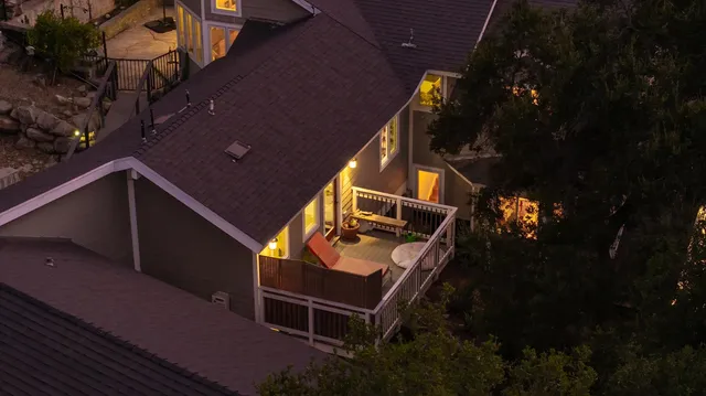 a view of a yard in a backyard
