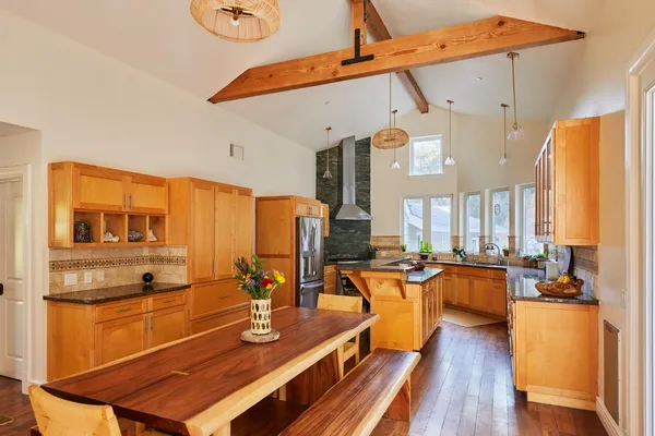 $1,940,000 | 15990 Maricopa Highway, Ojai, CA 93023