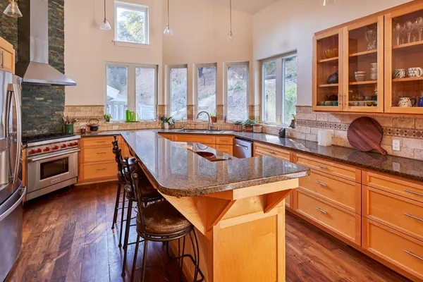$1,940,000 | 15990 Maricopa Highway, Ojai, CA 93023