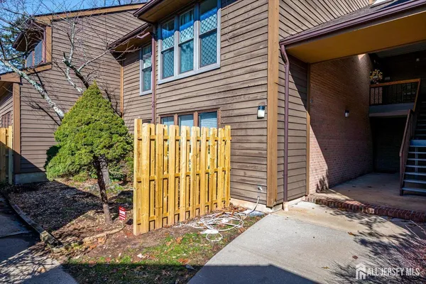 $3,200 | 133 Oakmont Court, Edison, NJ 08820
