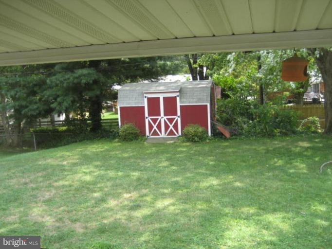 223 Homevale Road Reisterstown, MD 21136 - Photo 2 of 5 Back yard