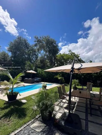 $1,900 | 1430 Northeast 149th Street, Unit B, Miami, FL 33161