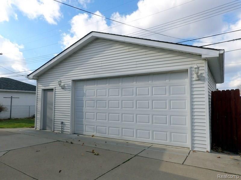 17745 Ruth Street Melvindale, MI 48122 - Photo 6 of 41 102_7452.JPG