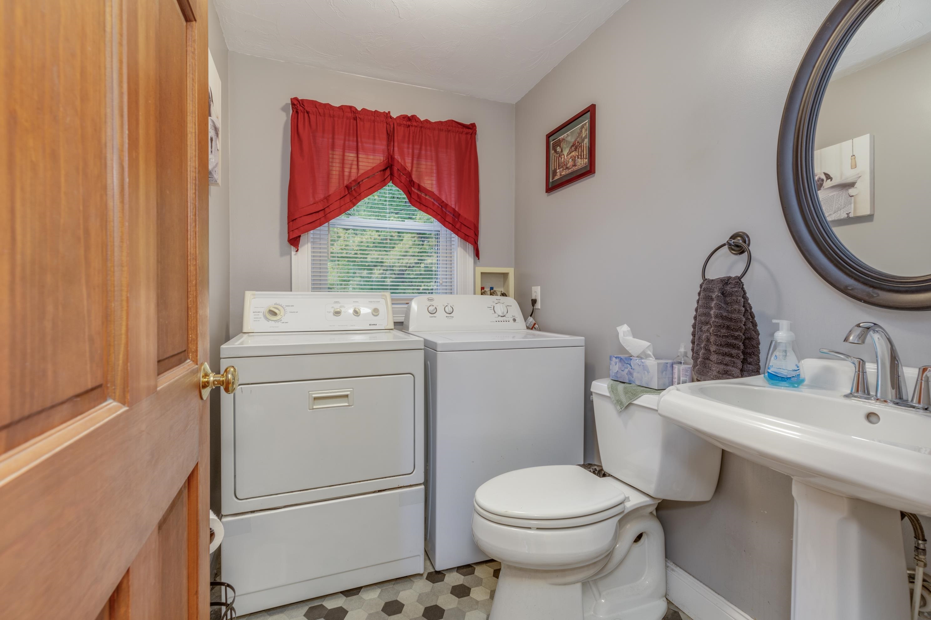 182 Old Derry Road, Unit A Hudson, NH 03051 - Photo 18 of 54 Gallery Image 18