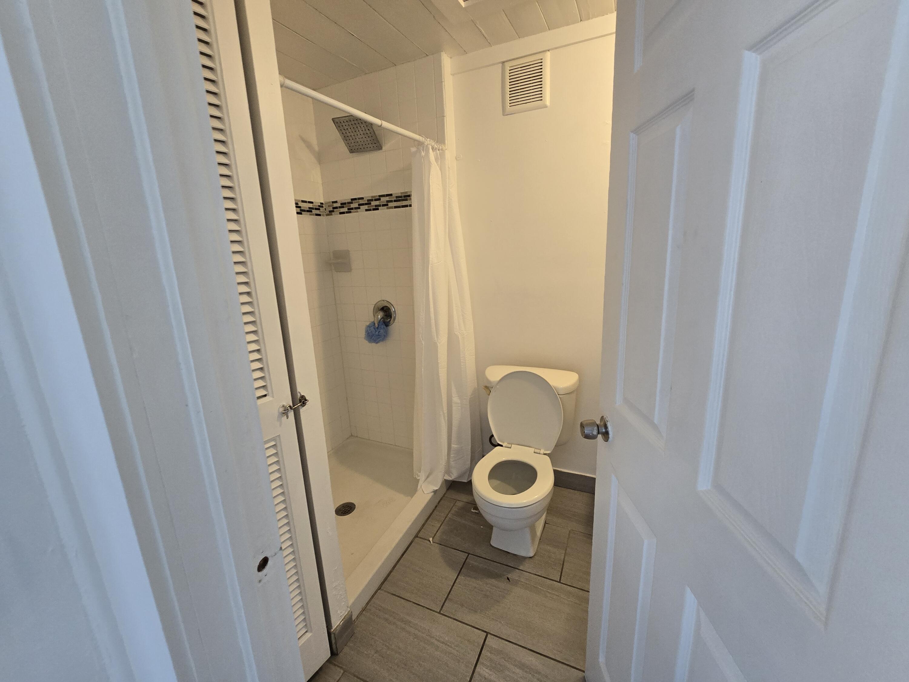 301 South 7th Street, Unit C Fort Pierce, FL 34950 - Photo 7 of 9 Bathroom