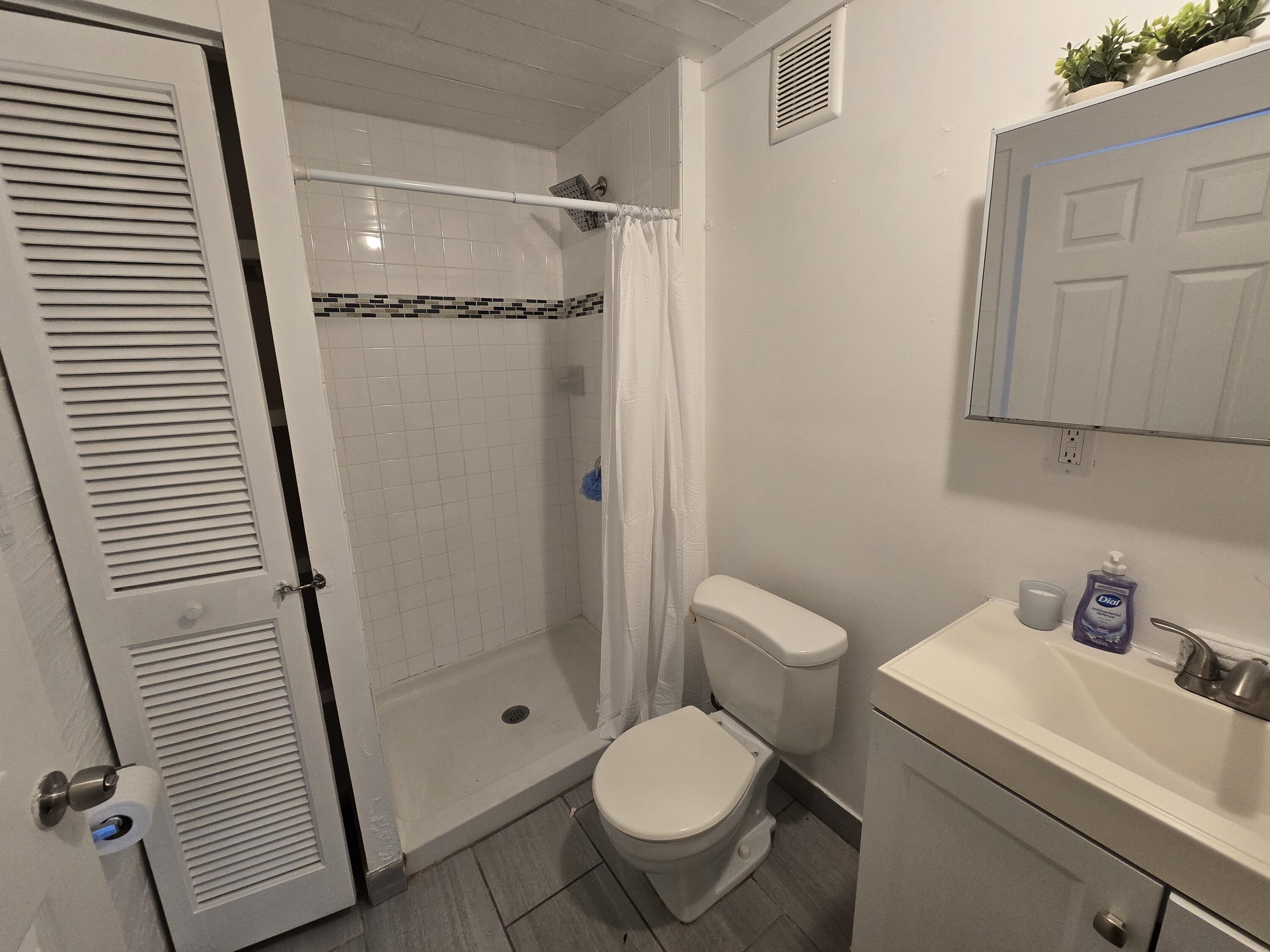 301 South 7th Street, Unit C Fort Pierce, FL 34950 - Photo 8 of 9 Bathroom