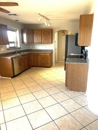 $1,795 | 985 East Saddle Way, San Tan Valley, AZ 85143