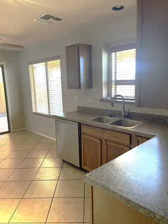 $1,795 | 985 East Saddle Way, San Tan Valley, AZ 85143