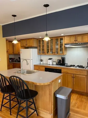 $4,100 | 62 Cypress Street, Unit 3, Brookline, MA 02445