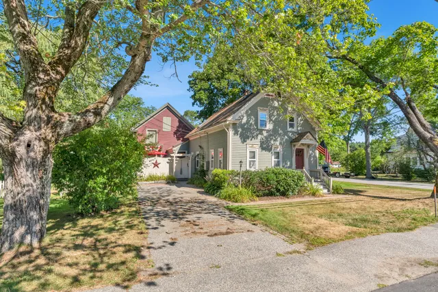 $950,000 | 24 School Street, Kennebunkport, ME 04046