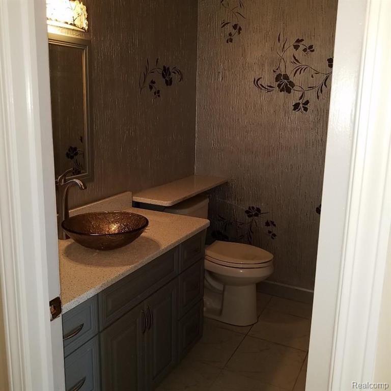 942 Golfview Court Rochester Hills, MI 48307 - Photo 18 of 24