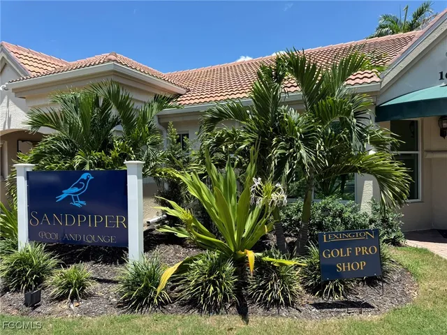 a view of a tennis court