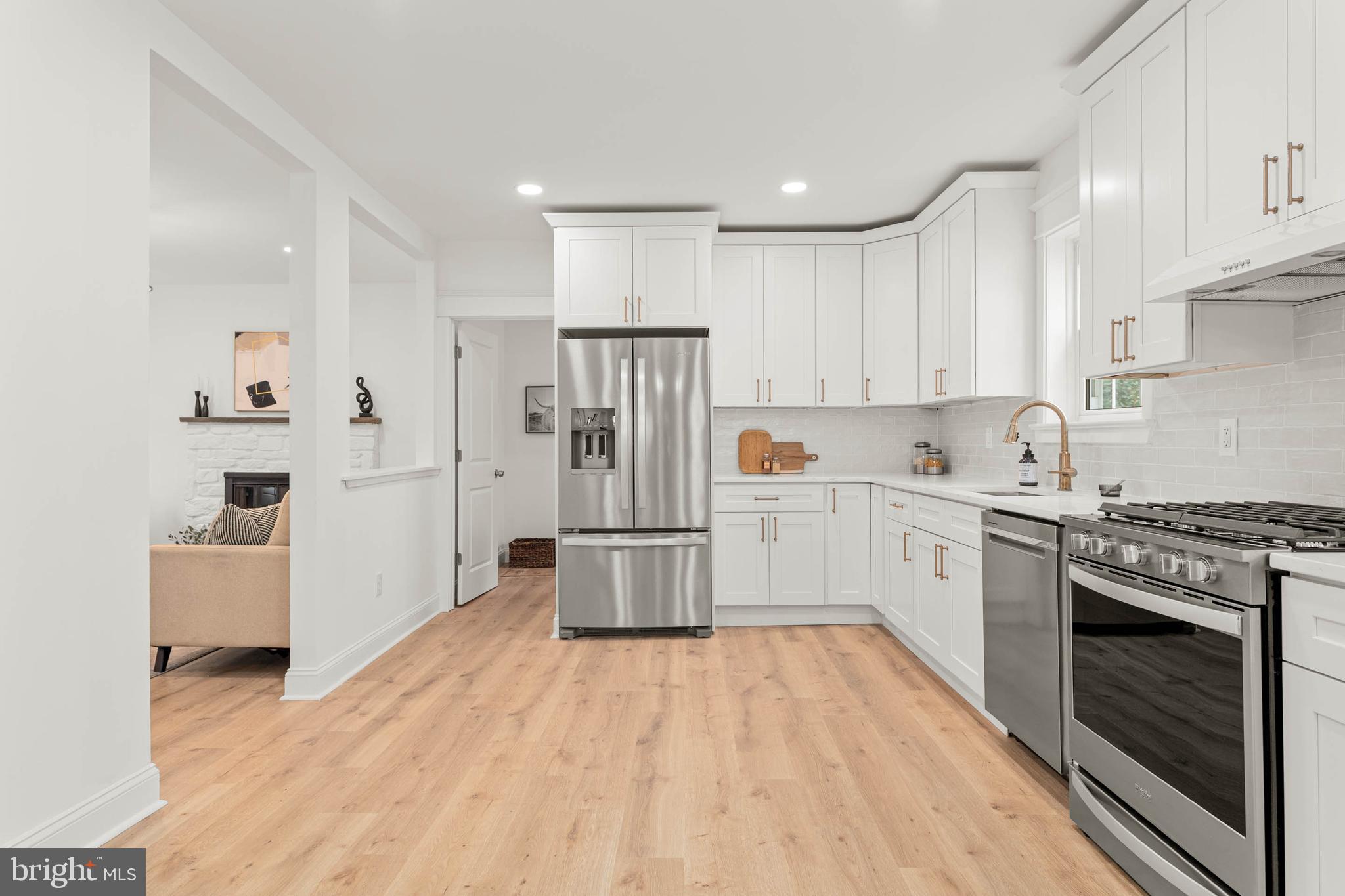 426 West Beechtree Lane Wayne, PA 19087 - Photo 12 of 34 Spacious Kitchen