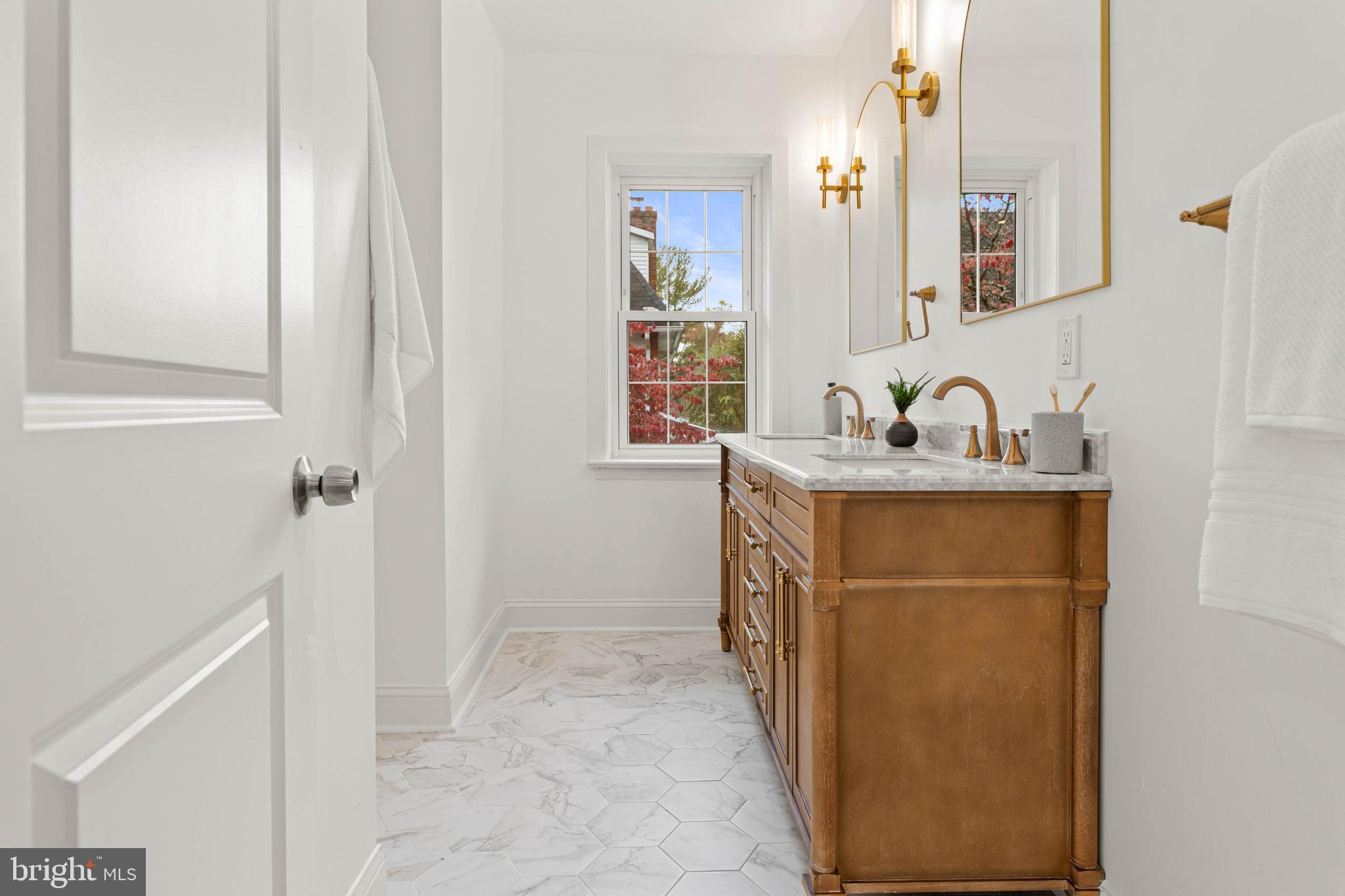 426 West Beechtree Lane Wayne, PA 19087 - Photo 22 of 34 Primary Bath