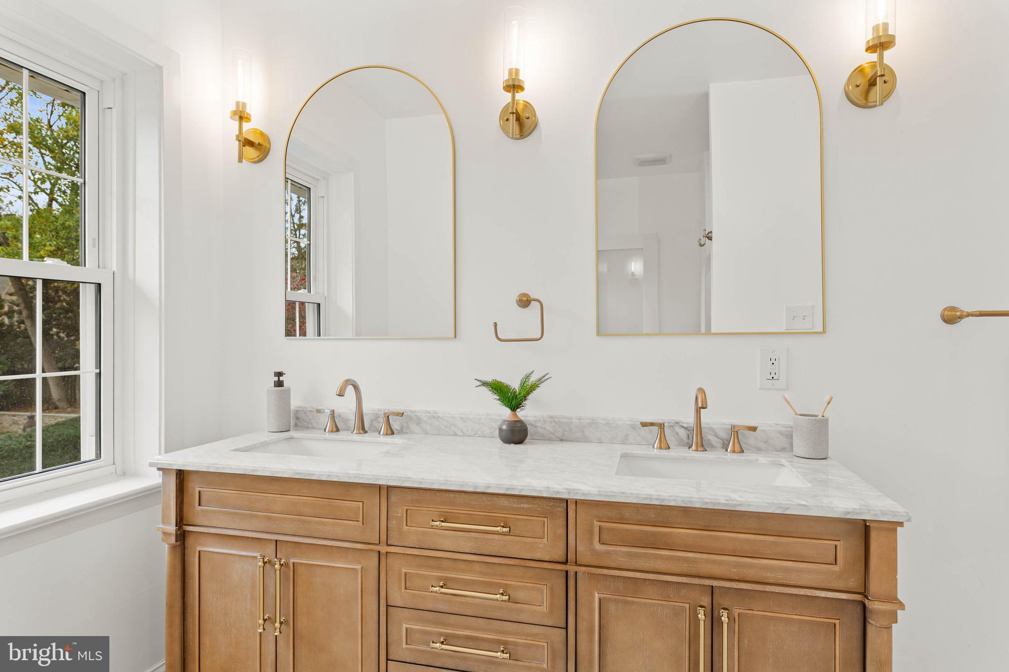 426 West Beechtree Lane Wayne, PA 19087 - Photo 23 of 34 Primary Bath