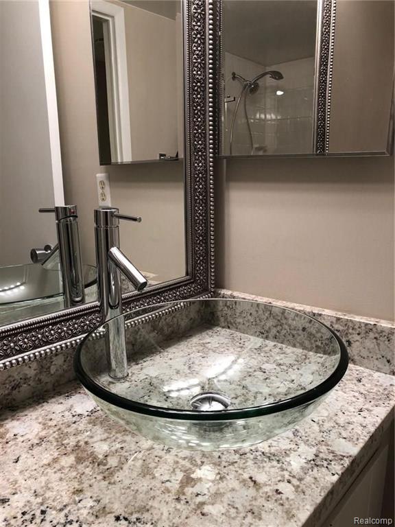 1924 Klingensmith Road Bloomfield Hills, MI 48302 - Photo 15 of 16