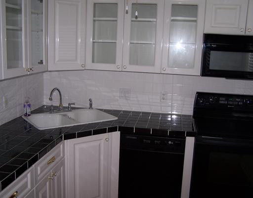 25 Southeast 13th Street, Unit 5B Boca Raton, FL 33432 - Photo 4 of 6 Kitchen