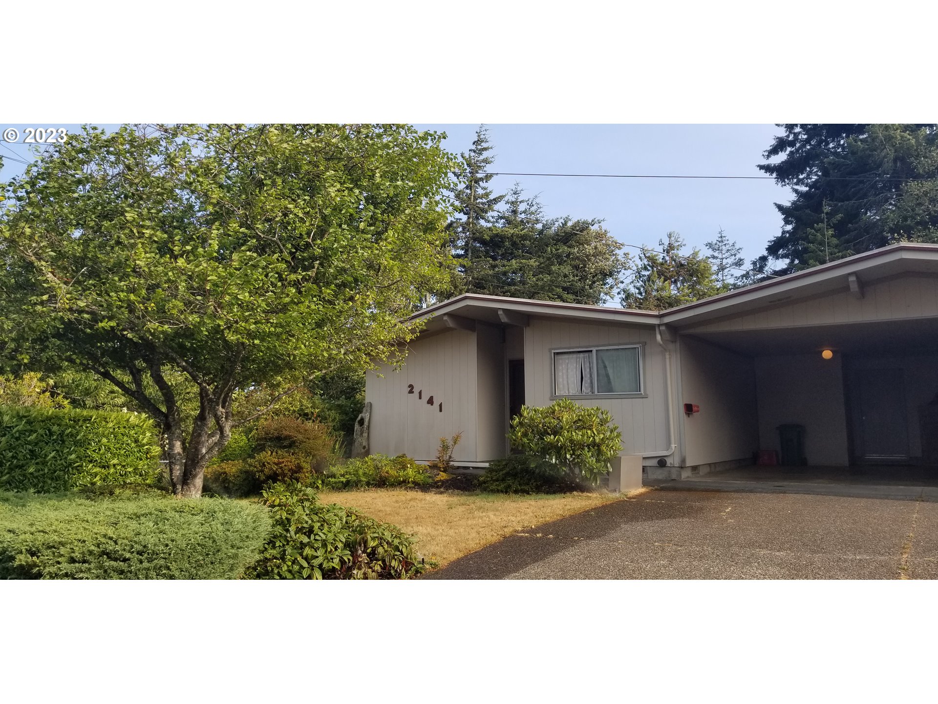 2141-2155 Commercial St