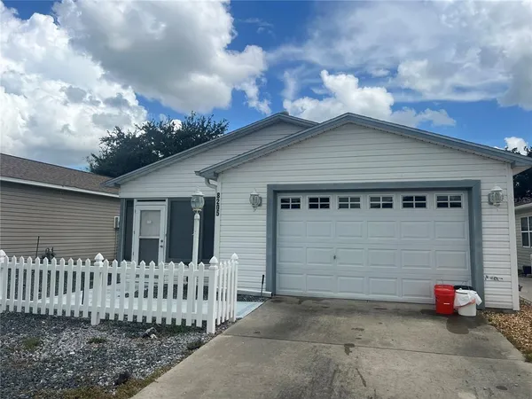$199,999 | 8205 Southeast 169th Palownia Loop, The Villages, FL 32162