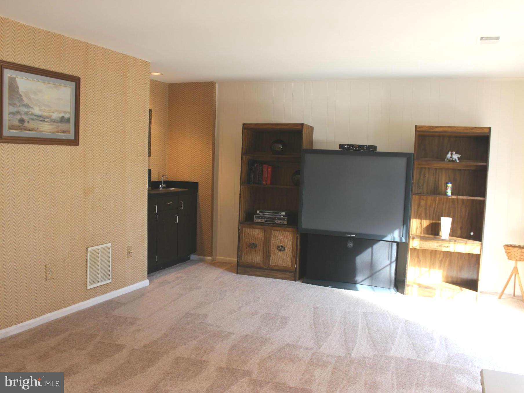 9003 Fox Grape Lane Springfield, VA 22152 - Photo 8 of 21 View 1