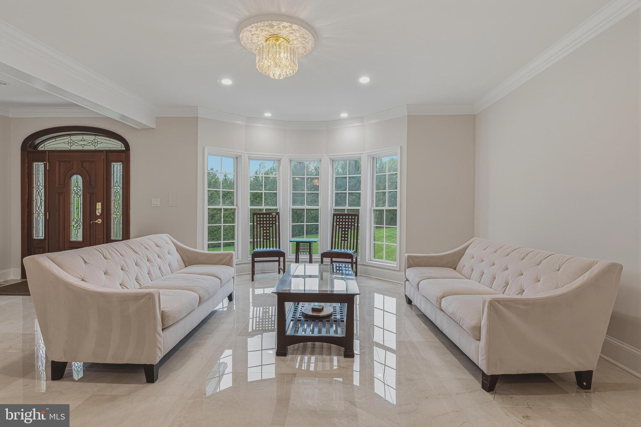 837 Seneca Road Great Falls, VA 22066 - Photo 6 of 49