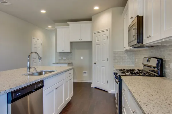 $2,595 | 11716 Selkirk Drive, Austin, TX 78754