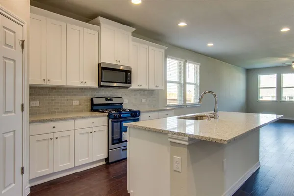 $2,595 | 11716 Selkirk Drive, Austin, TX 78754