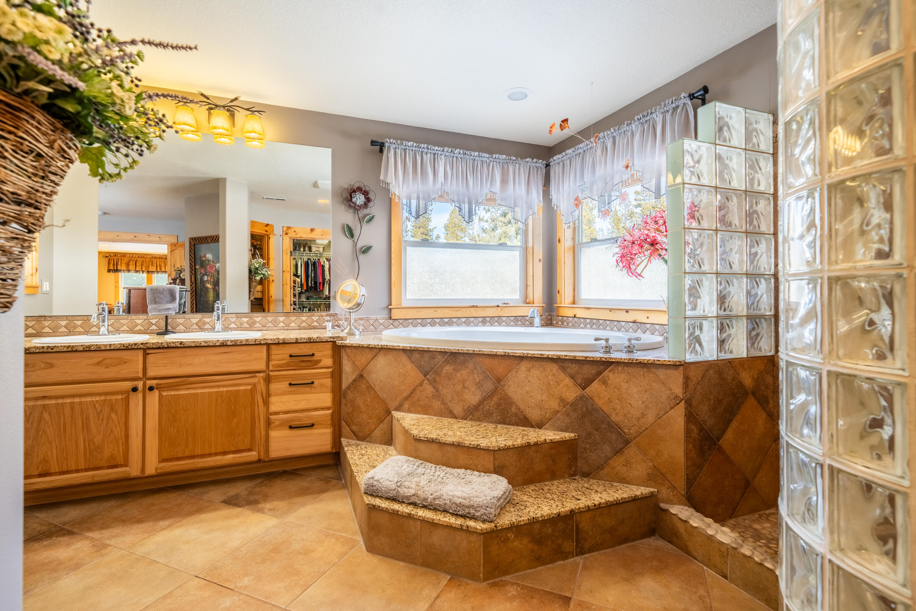 16120 Burgess Road La Pine, OR 97739 - Photo 52 of 75 Owner's Suite