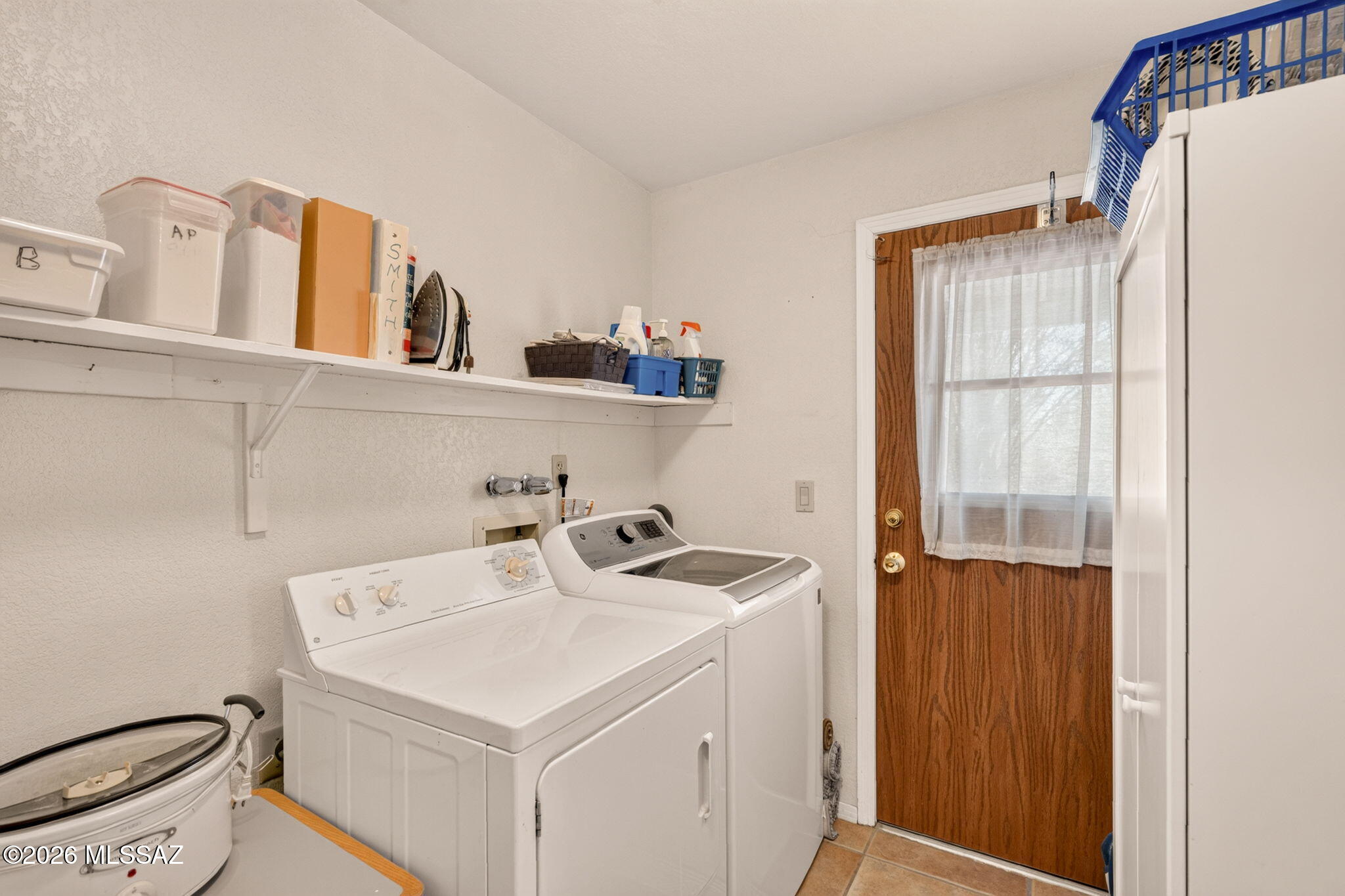 10800 East Snyder Road Tucson, AZ 85749 - Photo 35 of 51 Laundy Room with Door to backyard.