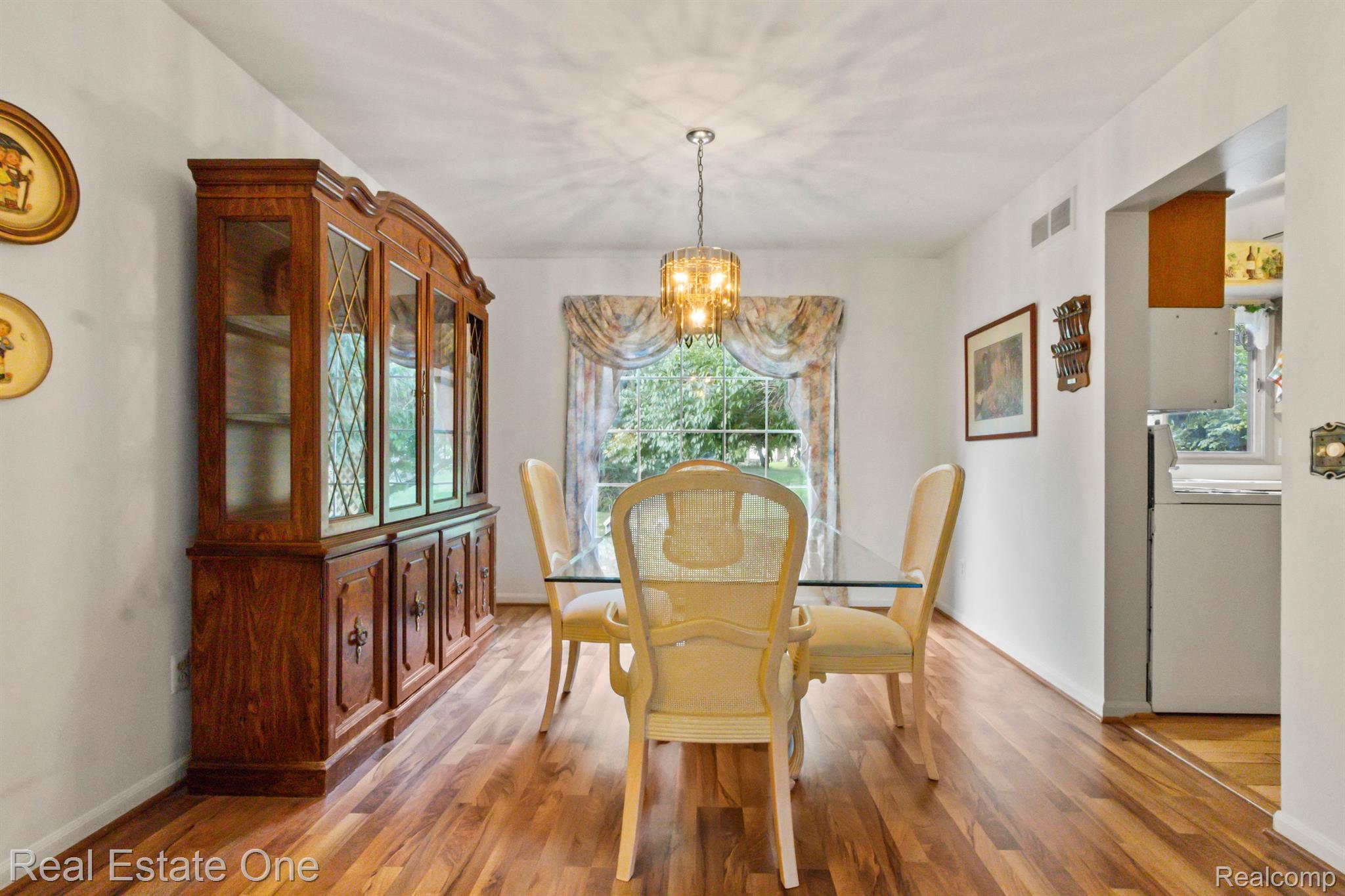 909 Ravine Terrace Court Rochester, MI 48307 - Photo 9 of 50 Gallery Image 9