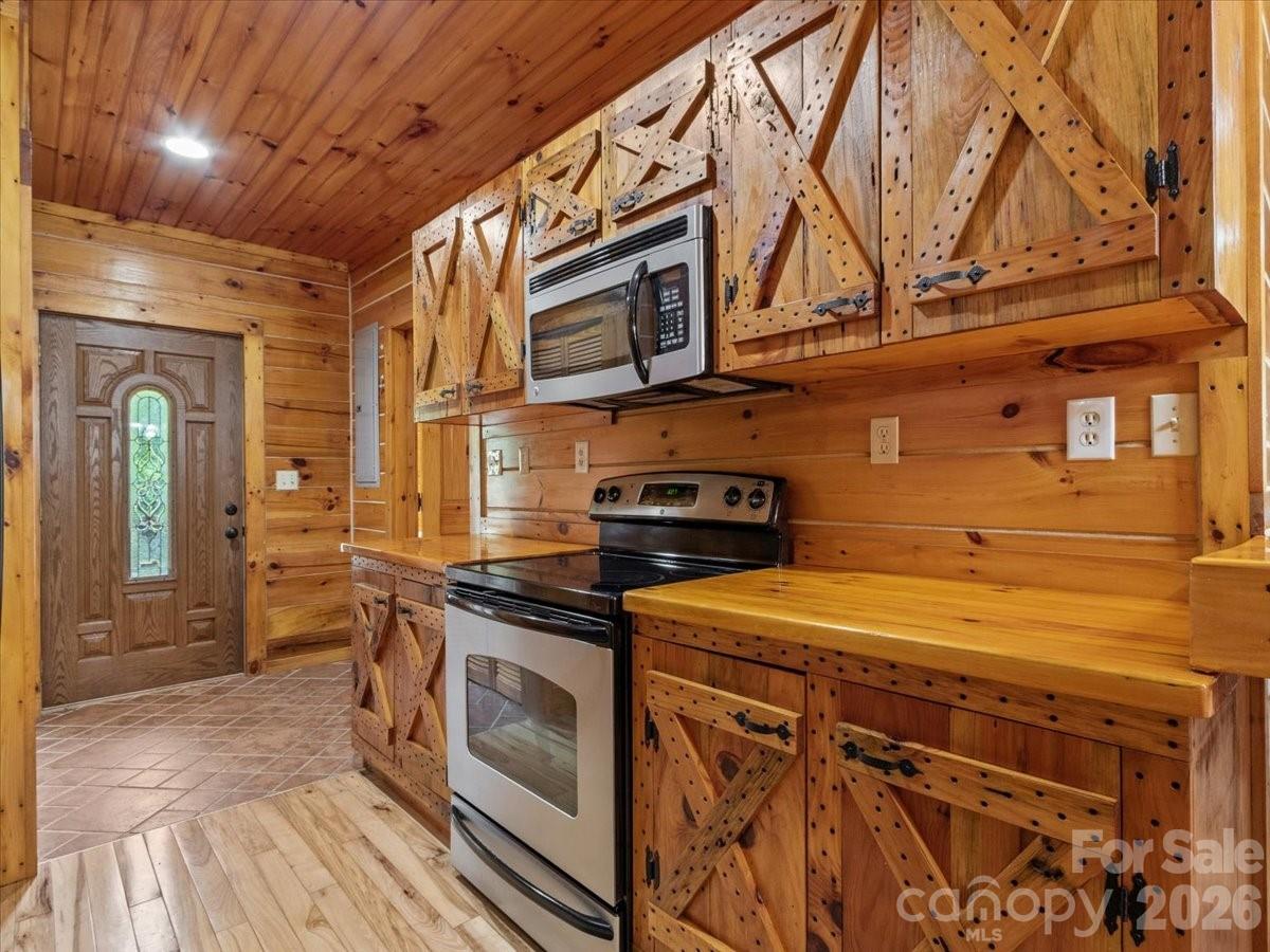 439 Upper Pig Pen Road Green Mountain, NC 28740 - Photo 11 of 28
