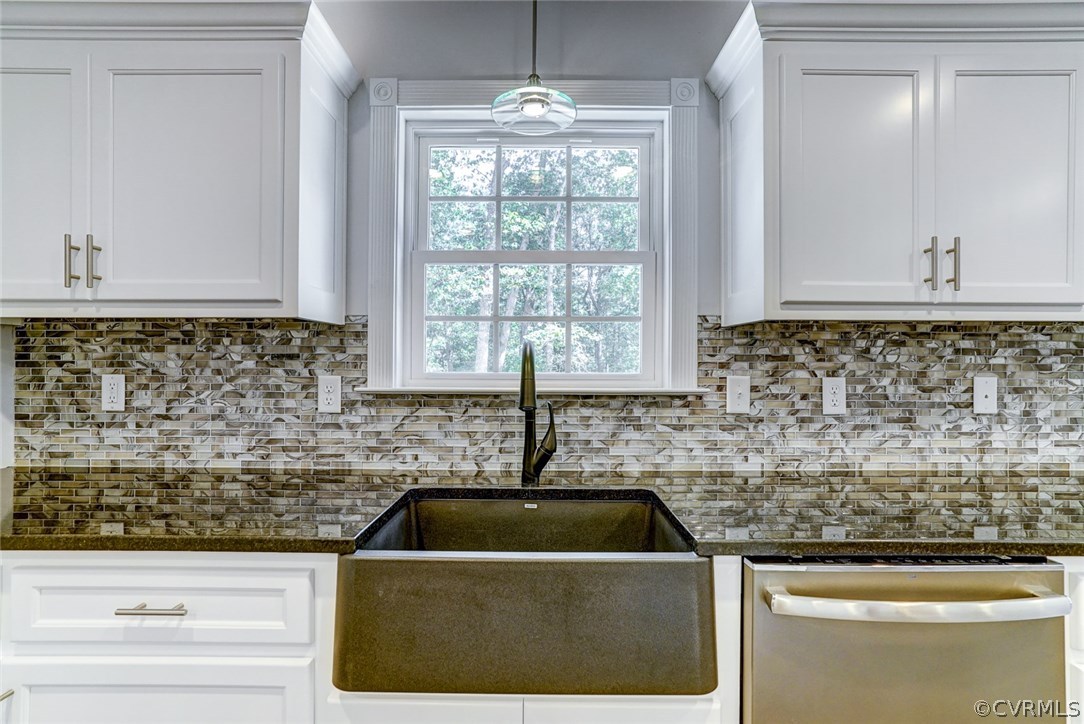 13521 Courthouse Road Dinwiddie, VA 23841 - Photo 15 of 35 a kitchen with granite countertop a sink and a stove