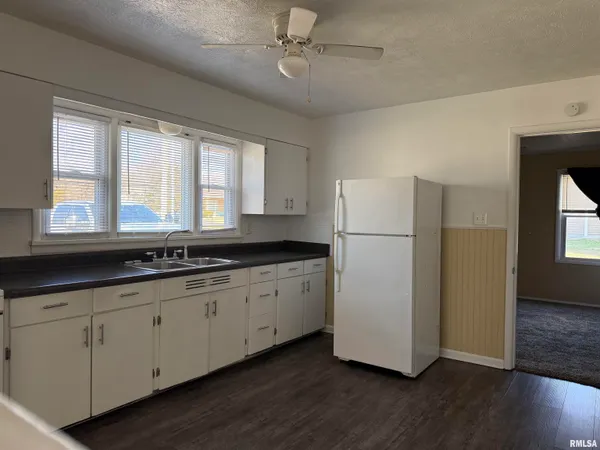 $129,900 | 107 East Vermont Street, Cambria, IL 62915