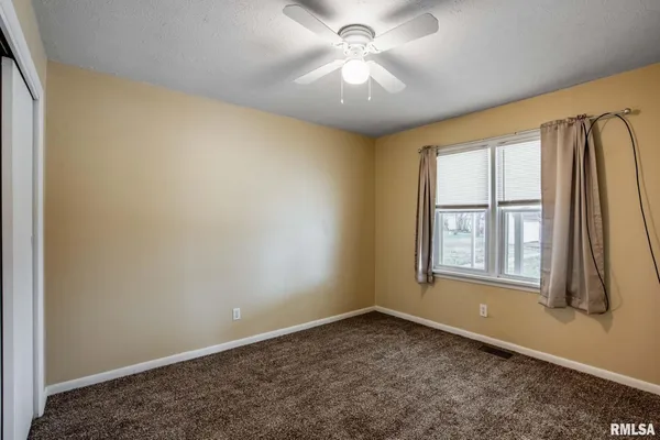 $129,900 | 107 East Vermont Street, Cambria, IL 62915